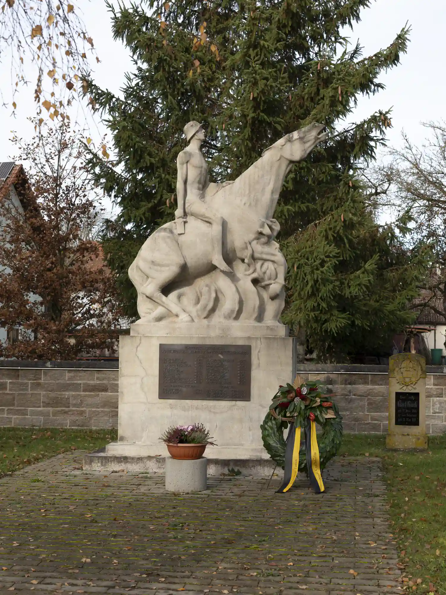 Foto für das Publikationsprojekt „IN STEIN GEMEISSELT“ über die Gefallenendenkmäler des Ersten Weltkriegs in Baden‑Württemberg. Foto: Gustavo Alàbiso