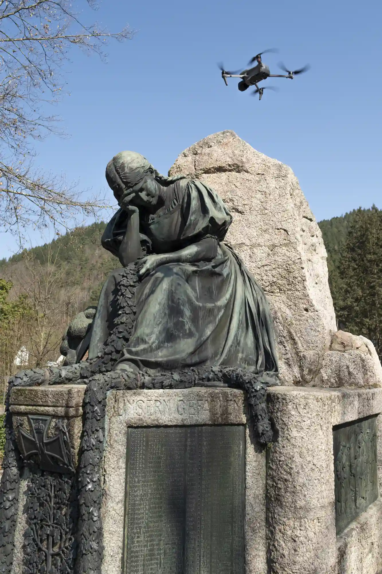 Foto für das Publikationsprojekt „IN STEIN GEMEISSELT“ über die Gefallenendenkmäler des Ersten Weltkriegs in Baden‑Württemberg. Foto: Gustavo Alàbiso