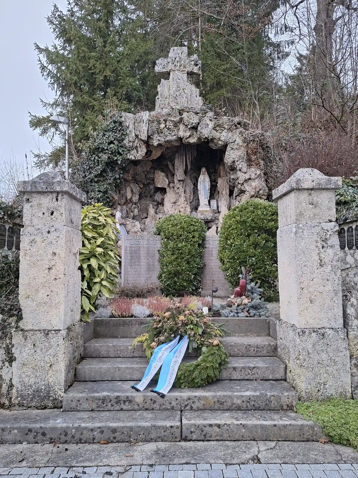 Foto für das Publikationsprojekt „IN STEIN GEMEISSELT“ über die Gefallenendenkmäler des Ersten Weltkriegs in Baden‑Württemberg.